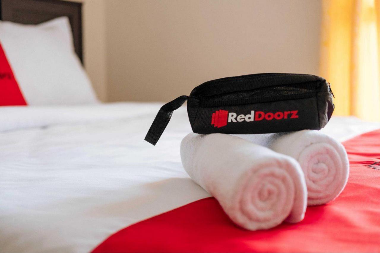 Reddoorz Near Alun Alun Magetan Hotel Kültér fotó