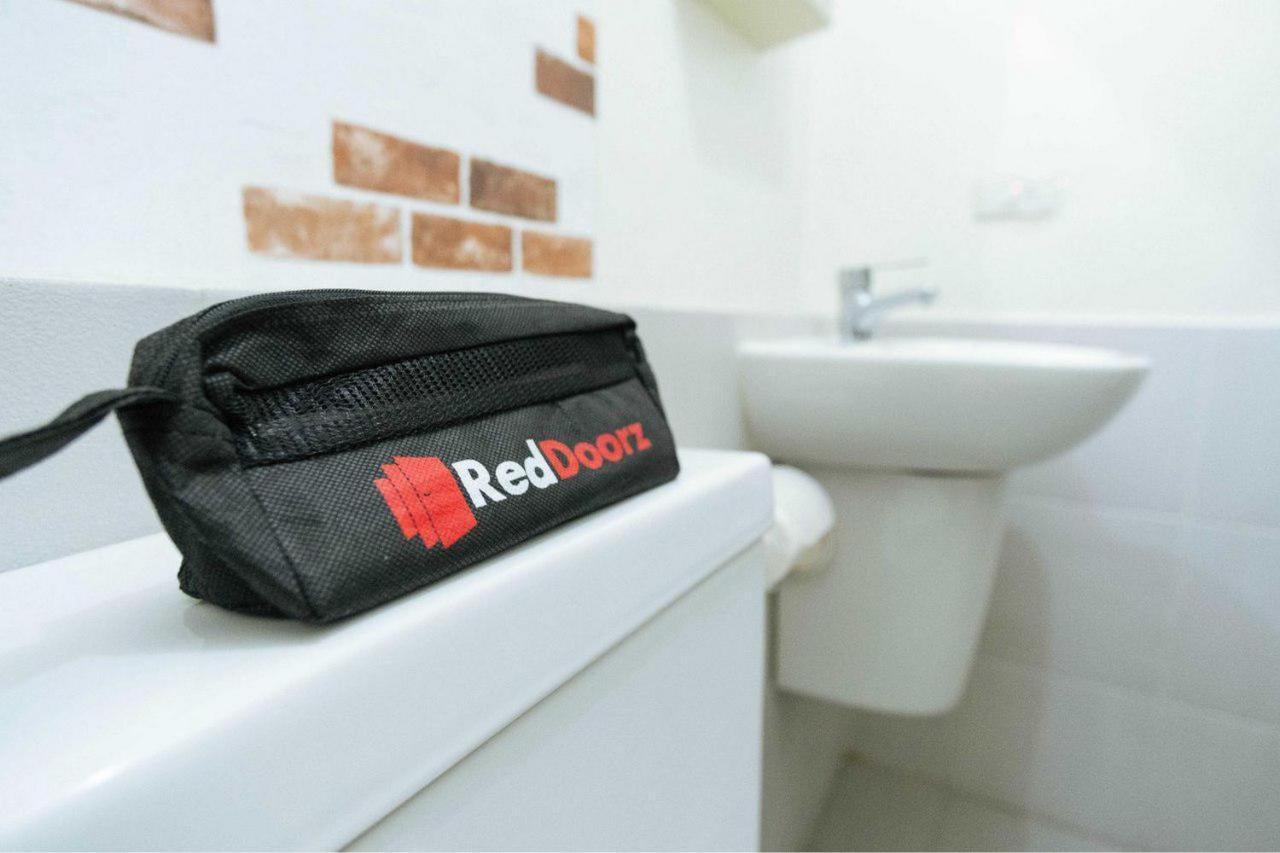 Reddoorz Near Alun Alun Magetan Hotel Kültér fotó